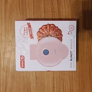 Dash mini bundt cake maker new